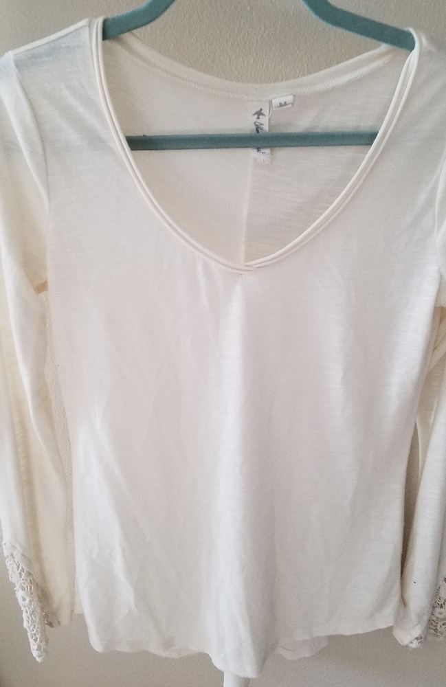 Cream Longsleeve with Lace detail